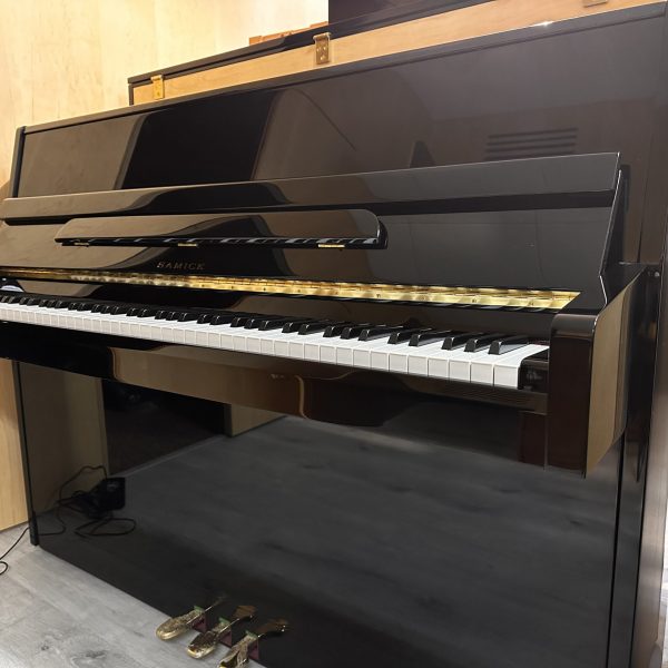 Piano vertical de ocasión Samick 110